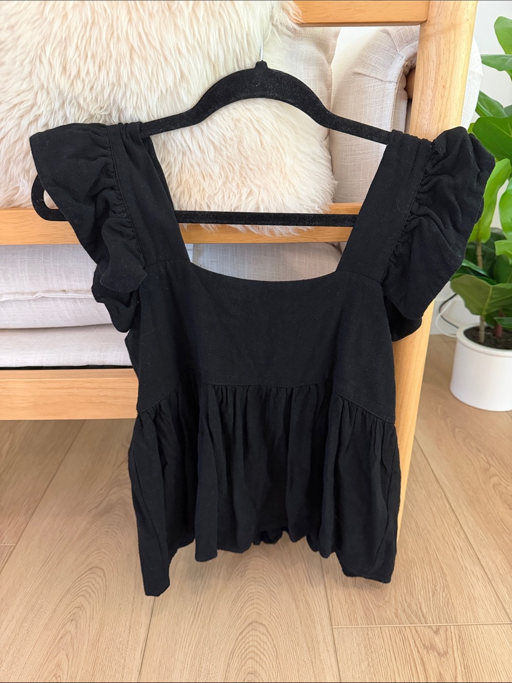 Women’s Black Square Neck Ruffle Sleeve Top